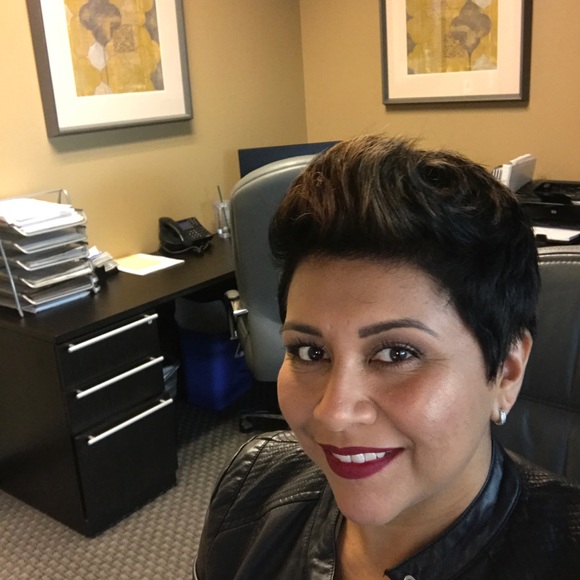 Meet your Posher, Monica - Picture 1 of 1